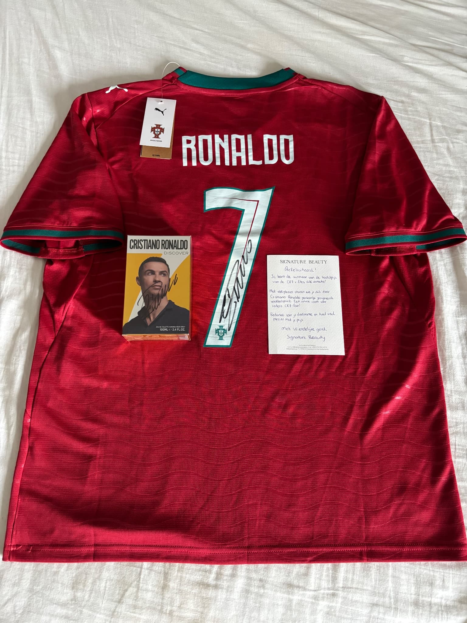 Cristiano Ronaldo signed Portugal WC-shirt + Signed parfume