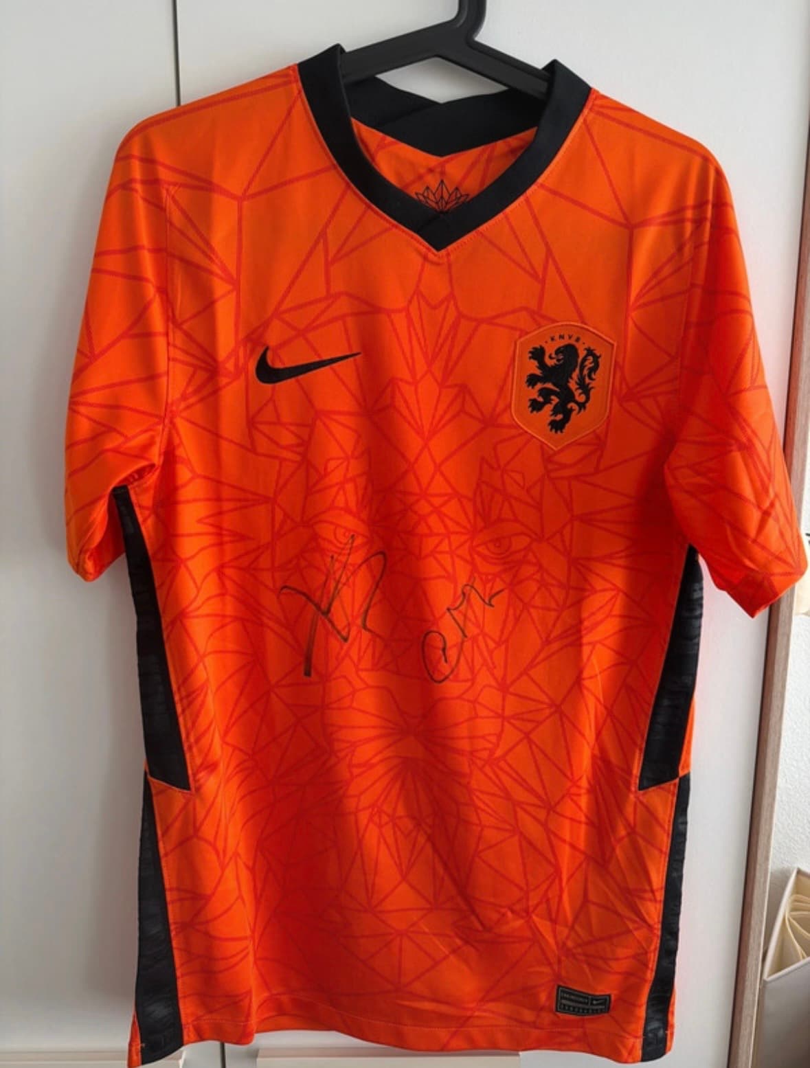 Gesigneerd Nederlands elftal shirt door Xavi Simons en Aké met bewijs