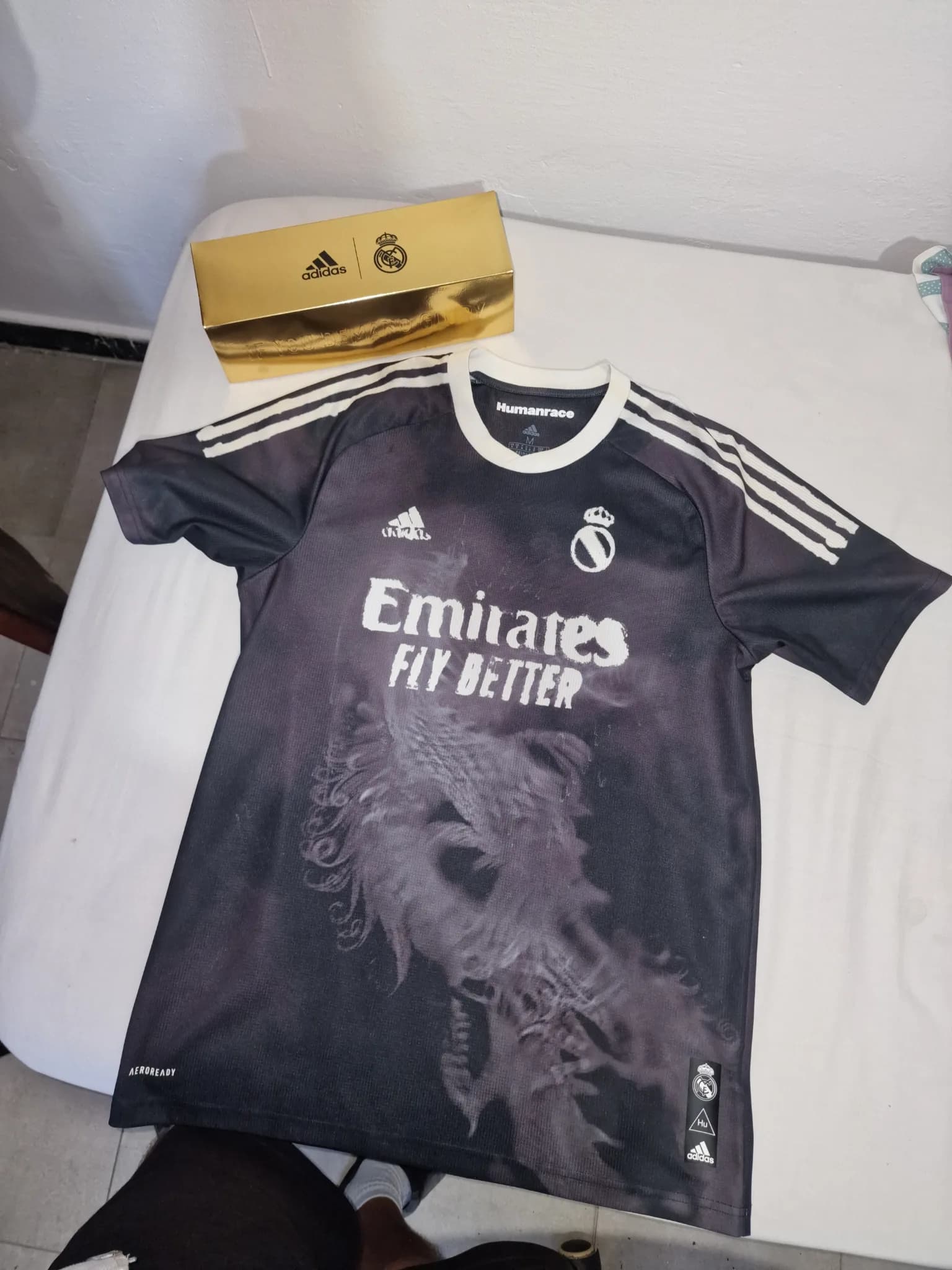 Camiseta Edicion Limitada Real Madrid x Human Race