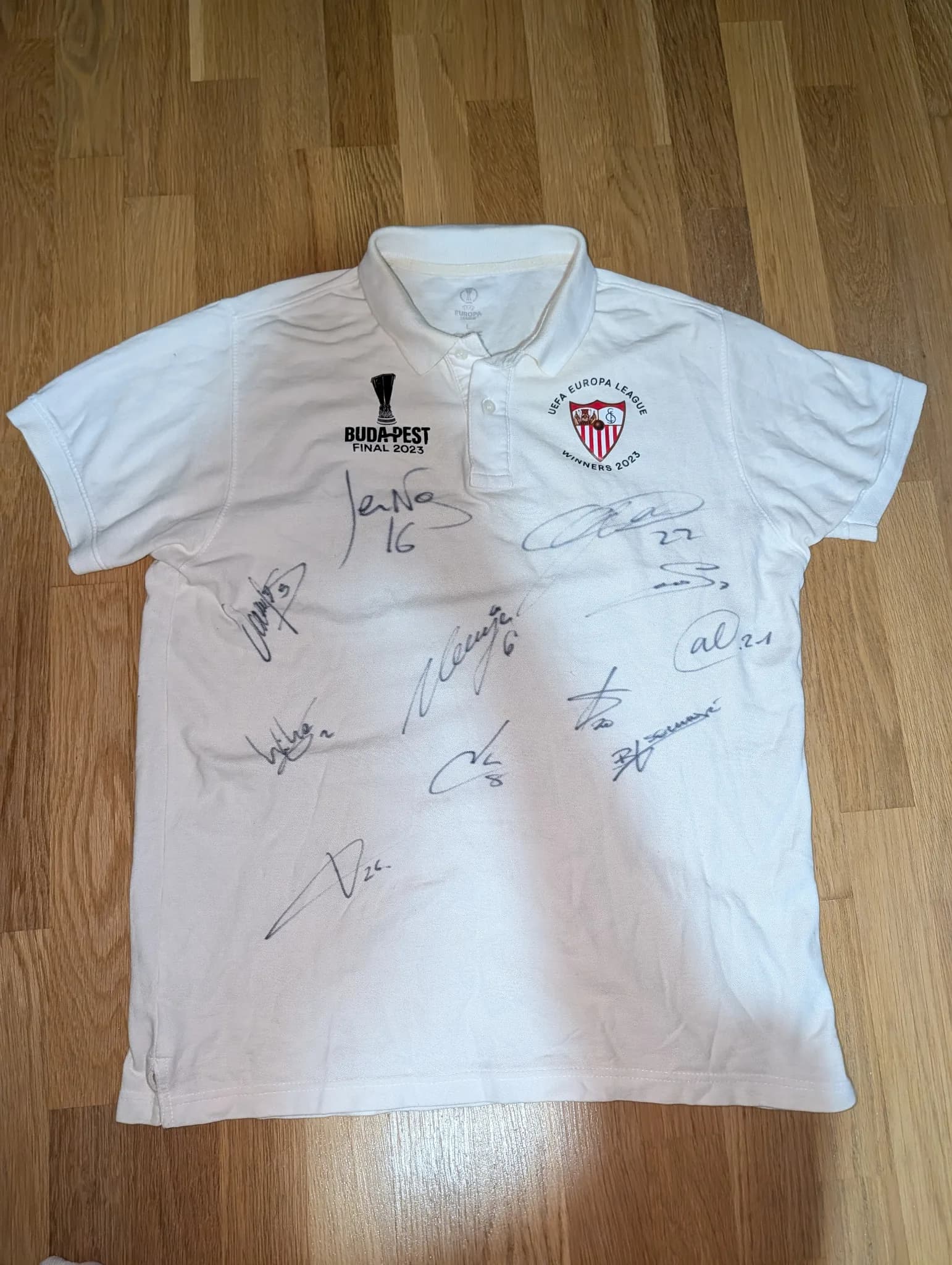 Polo Sevilla FC Campeón Europa League 2023 Firmado - Talla L