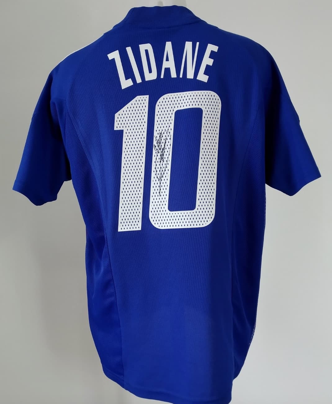 France 2002 World Cup Home Shirt – Zinédine Zidane #10 – SIGNED with COA & CharityStars Receipt – Size M