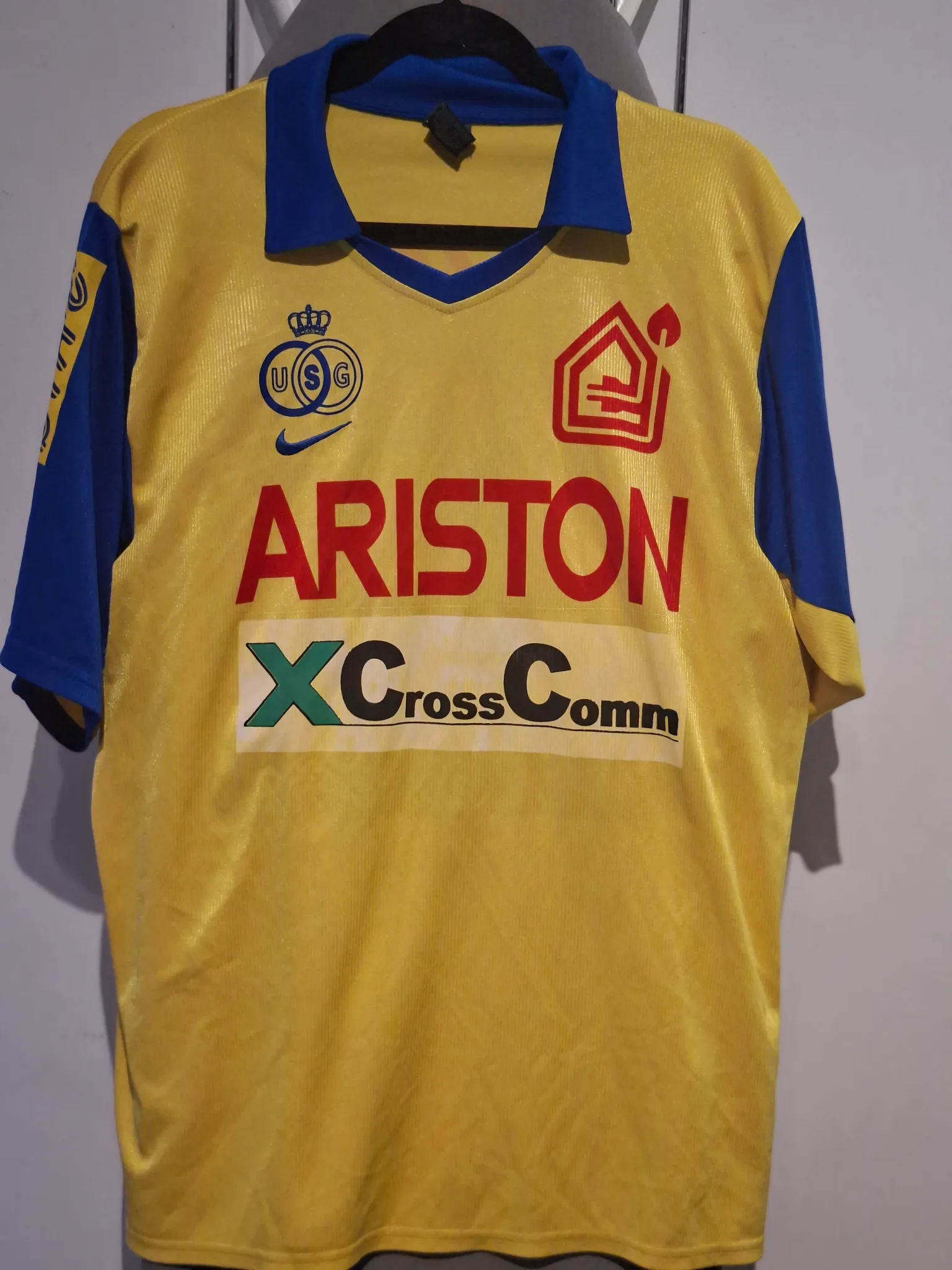 Le maillot du sacre en mai 2004 à Tournai